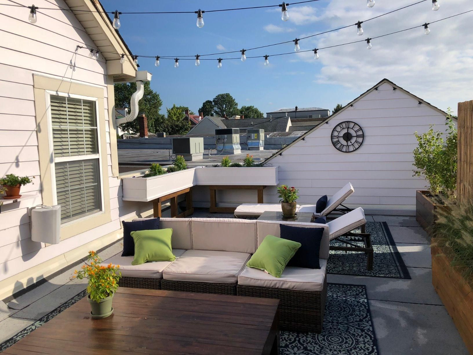 Outdoor LED solar string lights